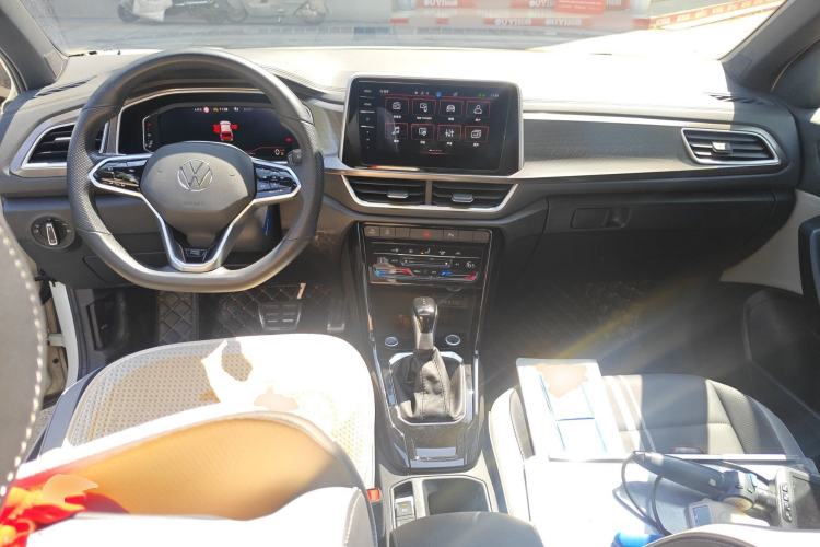 Used Volkswagen T-ROC 2023 300TSI DSG Two-Wheel-Drive Chen Guang Edition Center Console