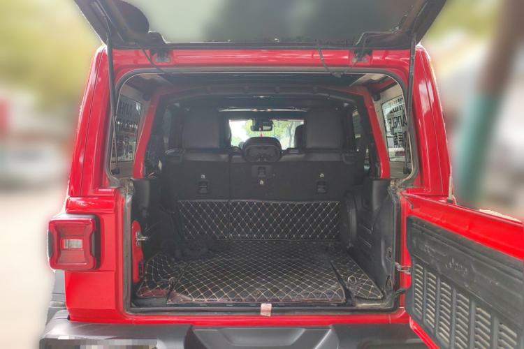 Used Jeep Wrangler 2019 2.0T Sahara Four-Door Electric Convertible China VI Emission Standard
