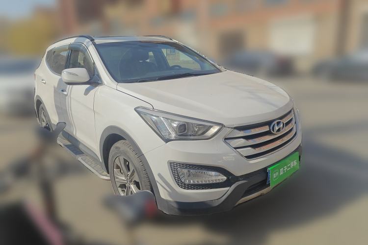 Used Hyundai Santa Fe 2013 2.4L Automatic 2WD Comfort Edition Front Right 45 Deg