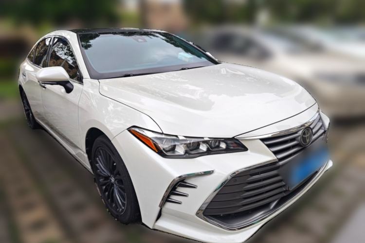 Used Toyota Avalon 2019 2.5L Touring Premium Version China VI Standard Front Right 45 Deg