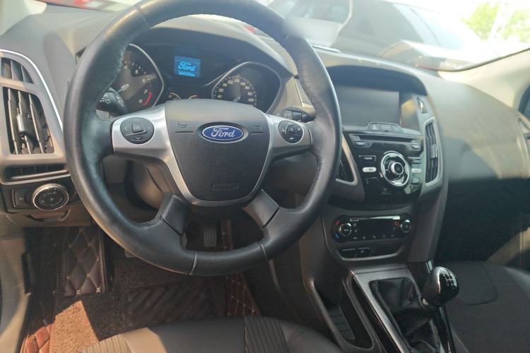 Used Ford Focus 2012 Sedan 1.6L Manual Fashion Edition Steering Wheel