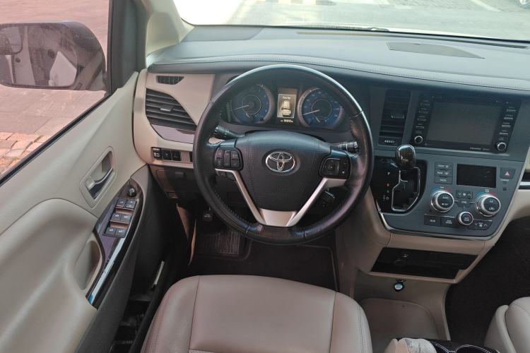 Used Toyota SIENNA 