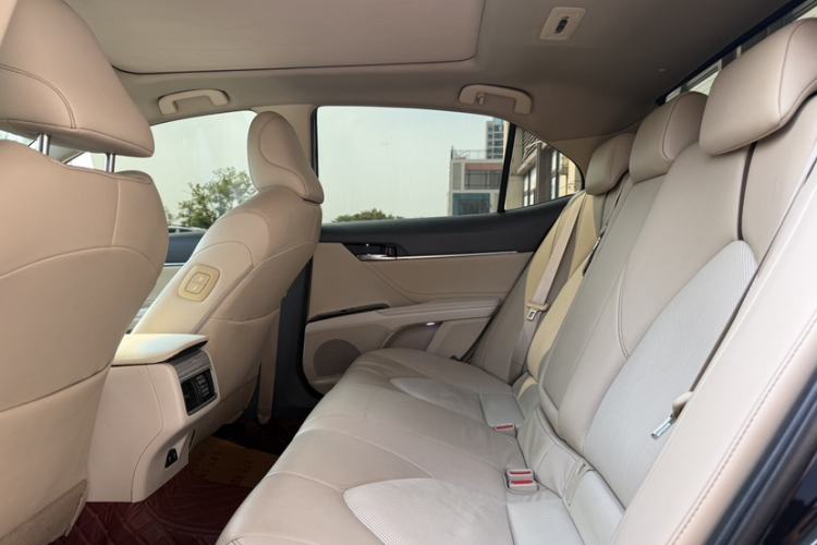 Used Toyota Camry 2018 Dual-Engine 2.5 HG Luxury Edition Interior 4