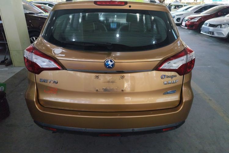 Used Venucia T70 2015 2.0L CVT Smart Edition
