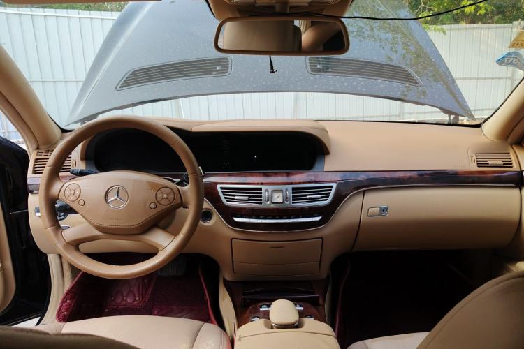 Used Mercedes-Benz S-Class 2011 S 350 L CGI Center Console