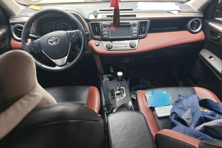 Used Toyota RAV4 2013 2.5L Automatic 4x4 Elite Edition Center Console