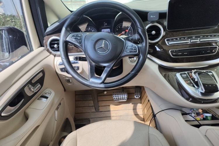 Used Mercedes-Benz V-Class 2016 V 260 L Prestige Extended Edition Steering Wheel