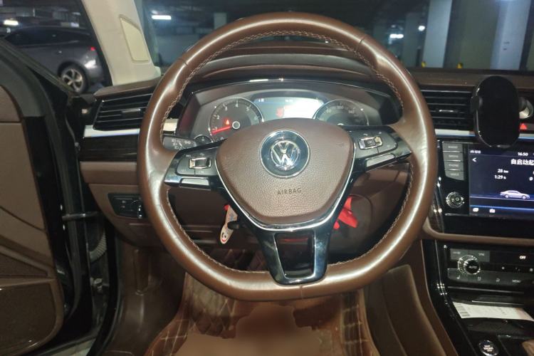 Used Volkswagen Phideon 2016 380TSI Two-Wheel-Drive Supreme Edition
