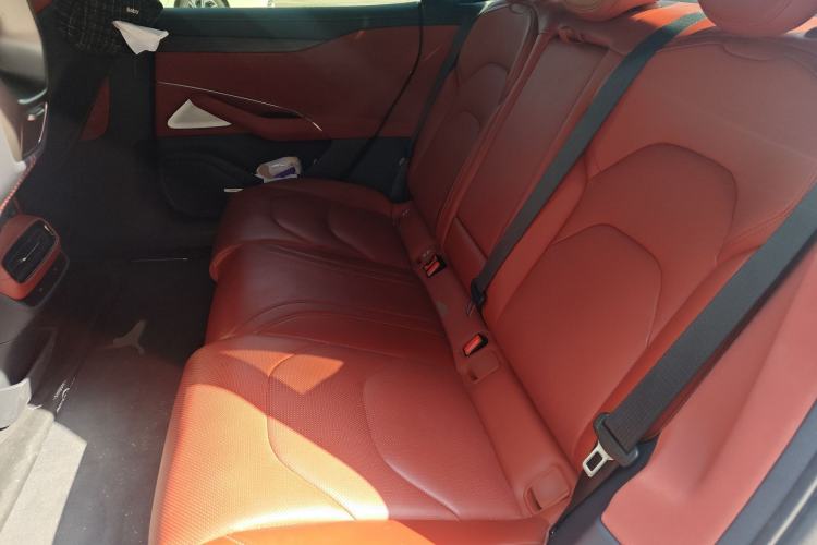 Used Xiaomi Auto SU7 2024 Four-Wheel Drive Ultra-Long Range Advanced Intelligent Driving Max Edition
