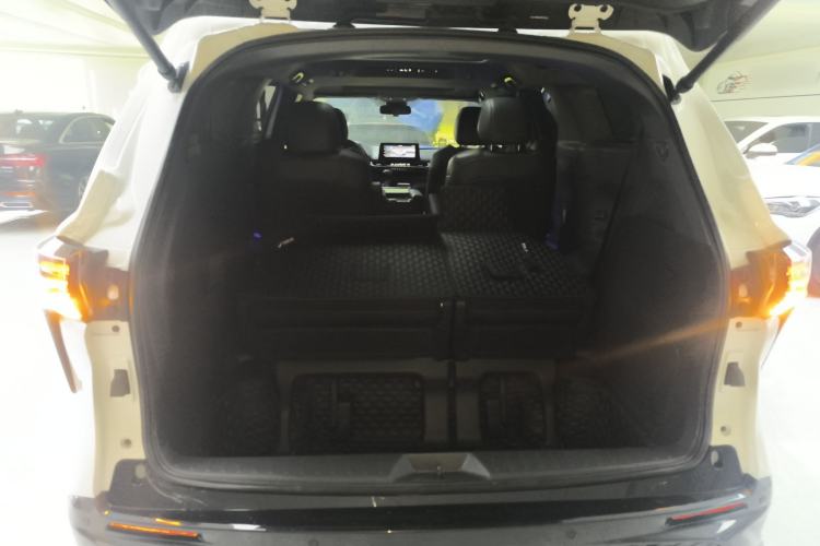 Used Toyota Granvia 2024 2.5L Hybrid Luxury Edition