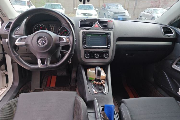 Used Volkswagen Scirocco 2011 1.4 TSI Single-Turbo Fashion Edition Center Console