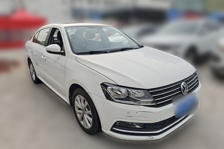 Used Volkswagen Lavida 2015 1.6L Automatic Comfort Edition Front Right 45 Deg