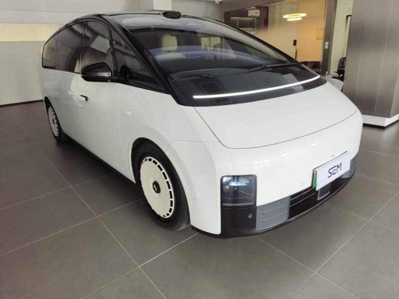 Used Li Auto MEGA 2025 Home Family Special Edition — 3