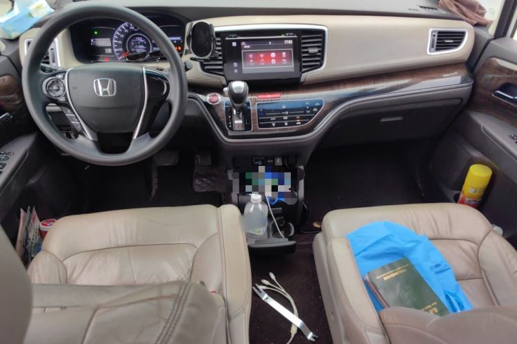 Used Honda Odyssey 2015 Revised 2.4L Luxury Edition Center Console