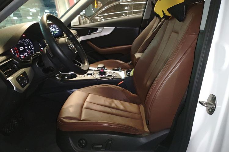 Used Audi A4L 2019 40 TFSI Fashion Edition China VI Emission Standard Left Front Seat