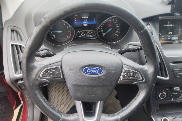 Used Ford Focus 2015 Hatchback EcoBoost 180 Automatic Elite Model Steering Wheel