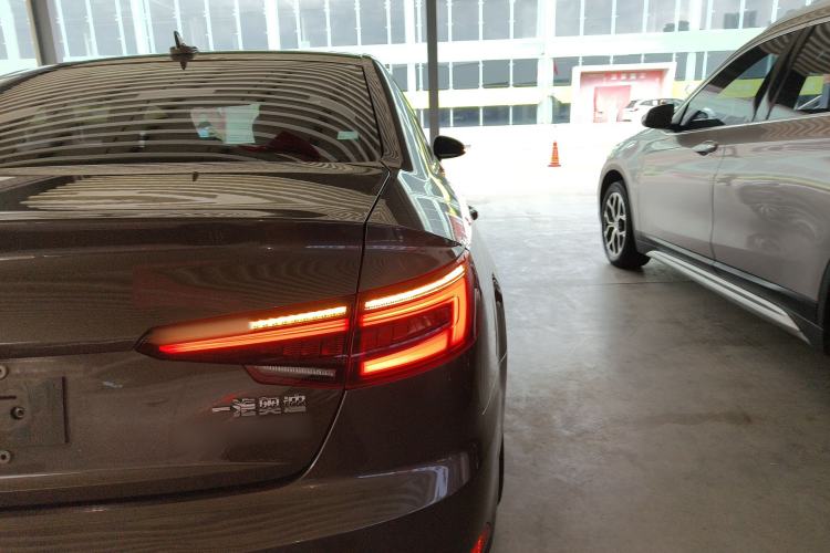 Used Audi A4L 2019 40 TFSI Fashion Version China V Right Rear Taillight