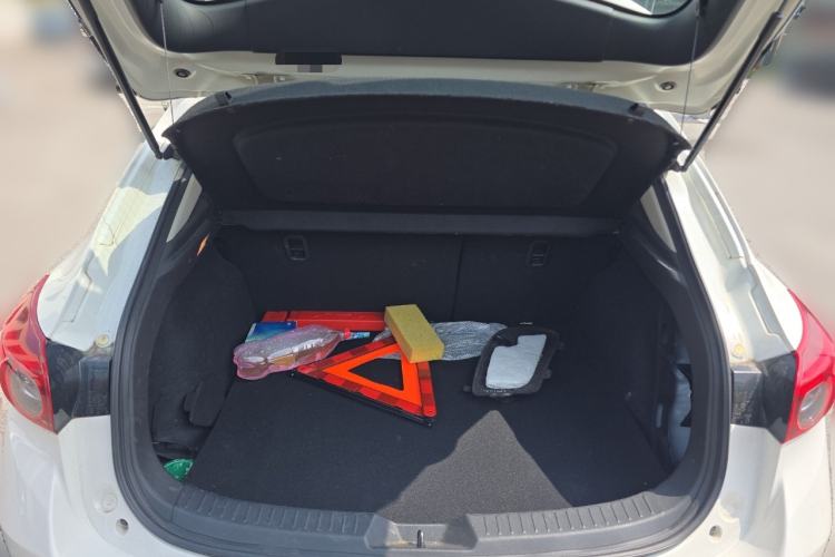 Used Mazda 3 Axela 2017 Hatchback 2.0L Automatic Sport Model China V Emission Standard Trunk