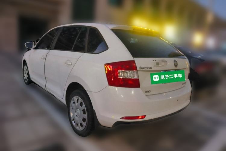 Used Skoda Rapid Spaceback 2016 1.6L Manual Front-Wheel-Drive Version