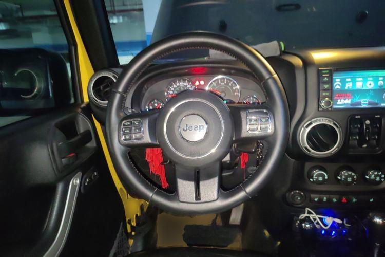 Used Jeep Wrangler 2015 3.0L Sahara Four-Door Comfort Edition Steering Wheel