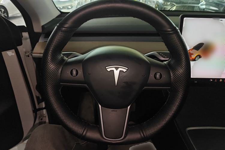 Used Tesla Model Y 2021 Standard Range Rear-Wheel Drive Version Steering Wheel