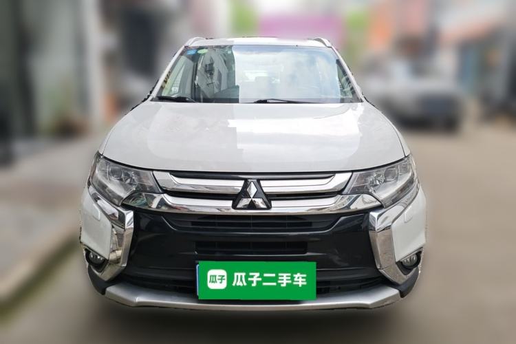 Used Mitsubishi Outlander 2016 2.4L 4x4 Luxury Edition 7-Seater Front