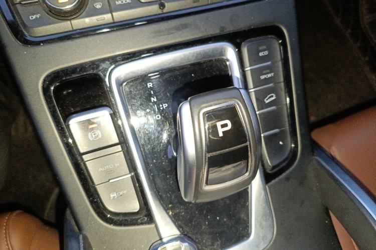 Used Geely Auto Emgrand X7 Sport 2021 1.8TD DCT Two-Wheel Drive Asian Games Edition Gear Lever