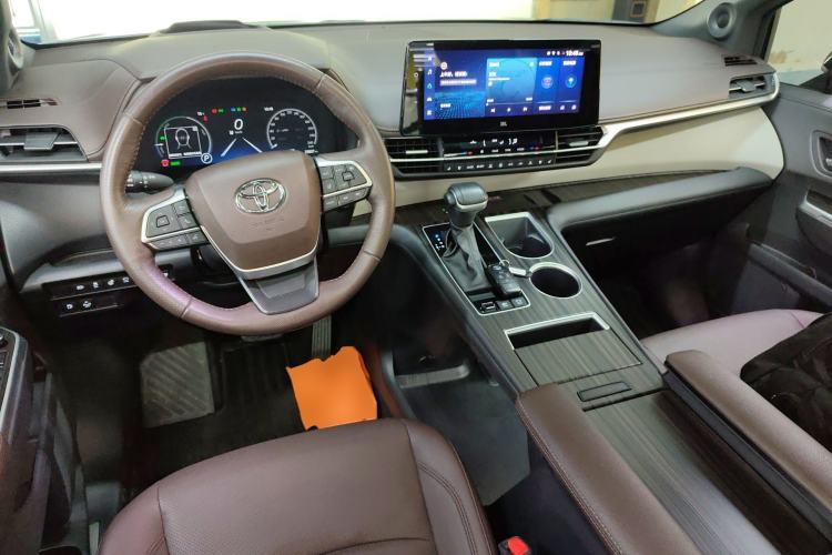 Used Toyota Granvia 2023 2.5L Hybrid Flagship VIP Edition Center Console