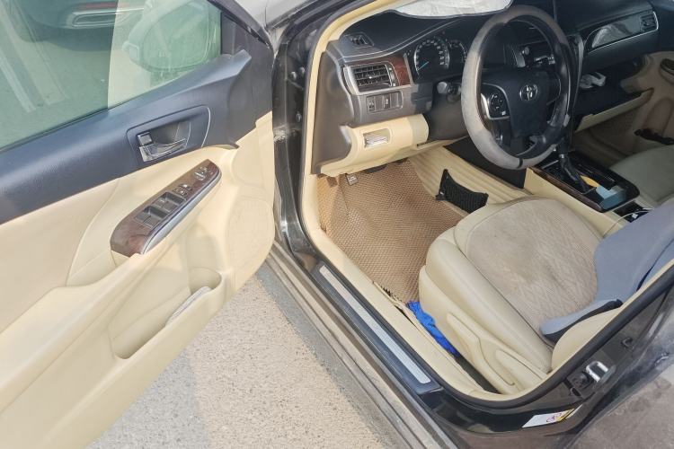 Used Toyota Camry 2016 2.0E 10th Anniversary Elite Edition
