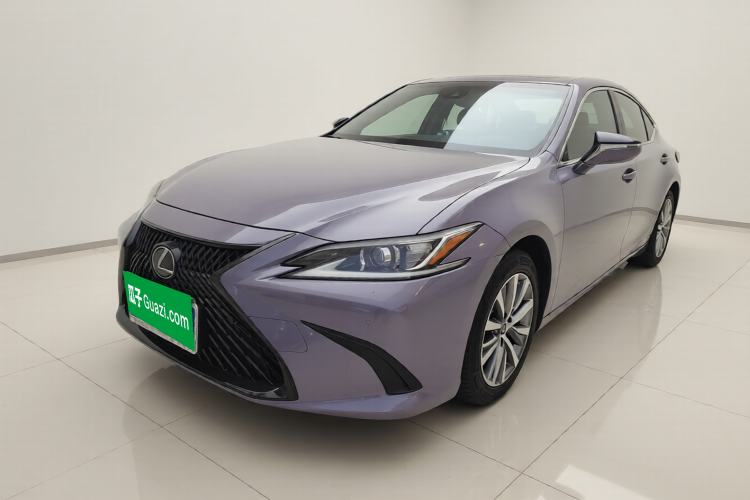 Used Lexus ES 2020 300h Premier Edition
