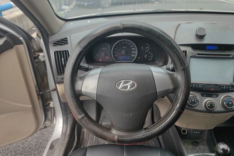 Used Hyundai Celesta 2011 1.6L Manual Luxury Model Steering Wheel