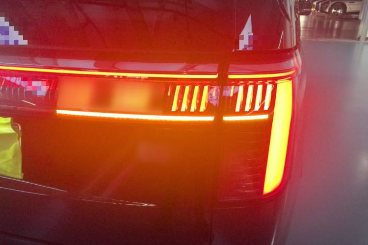 Used Zeekr 009 2024 7-Seater Walk-Through Version Four-Wheel Drive 108 kWh
