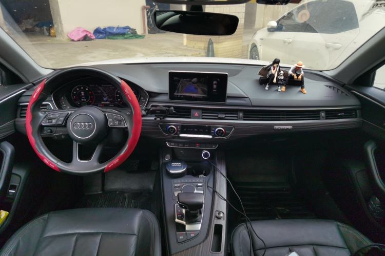 Used Audi A4L 2018 30th Anniversary Edition 40 TFSI Fashion Model Center Console