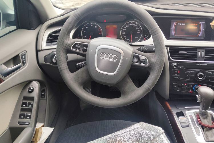 Used Audi A4L 2012 2.0 TFSI automatic Comfort trim level