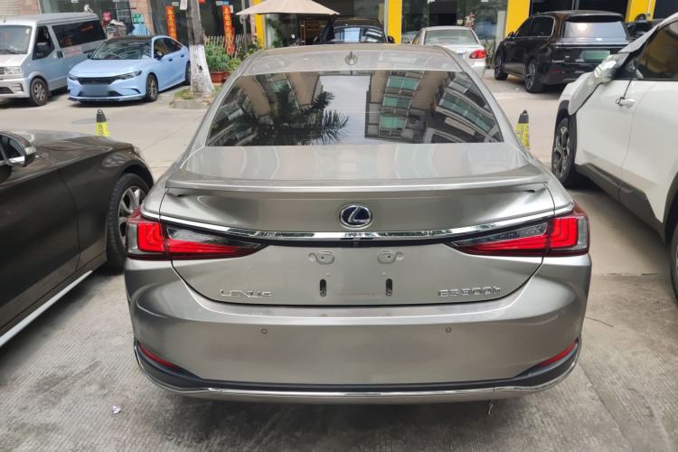 Used Lexus ES 2020 300h Premier Edition Rear