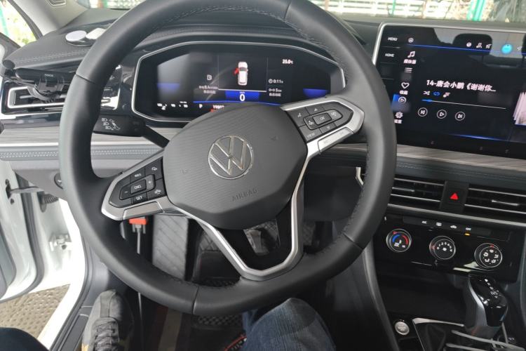 Used Volkswagen Sagitar 2025 Revised 300TSI DSG Excellence Edition Steering Wheel