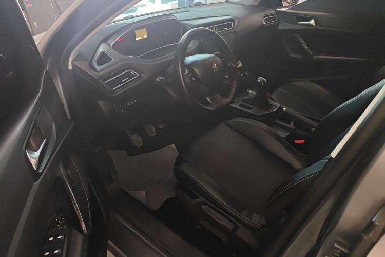 Used Peugeot 308 2016 1.6L Manual Fashion Edition
