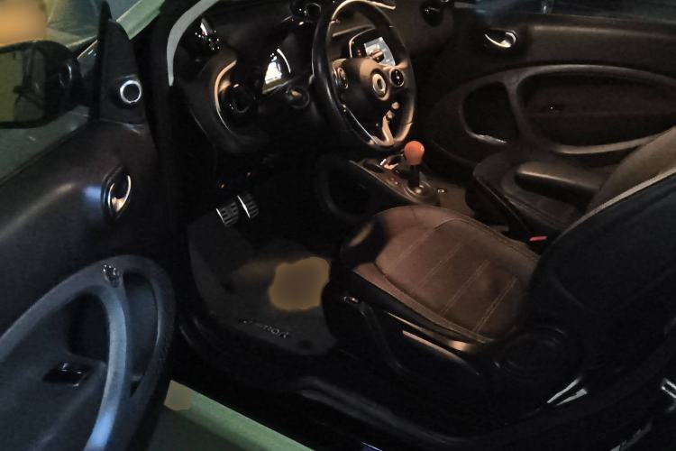 Used smart fortwo 2018 0.9T 66 kW Hardtop Sharp Edition China V Interior 3