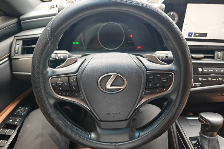 Used Lexus ES 2022 200 Excellence Edition
