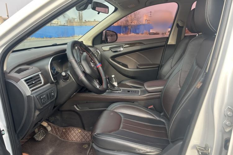 Used Dongfeng Fengon 580 2020 1.5T CVT Luxury Edition Interior 3