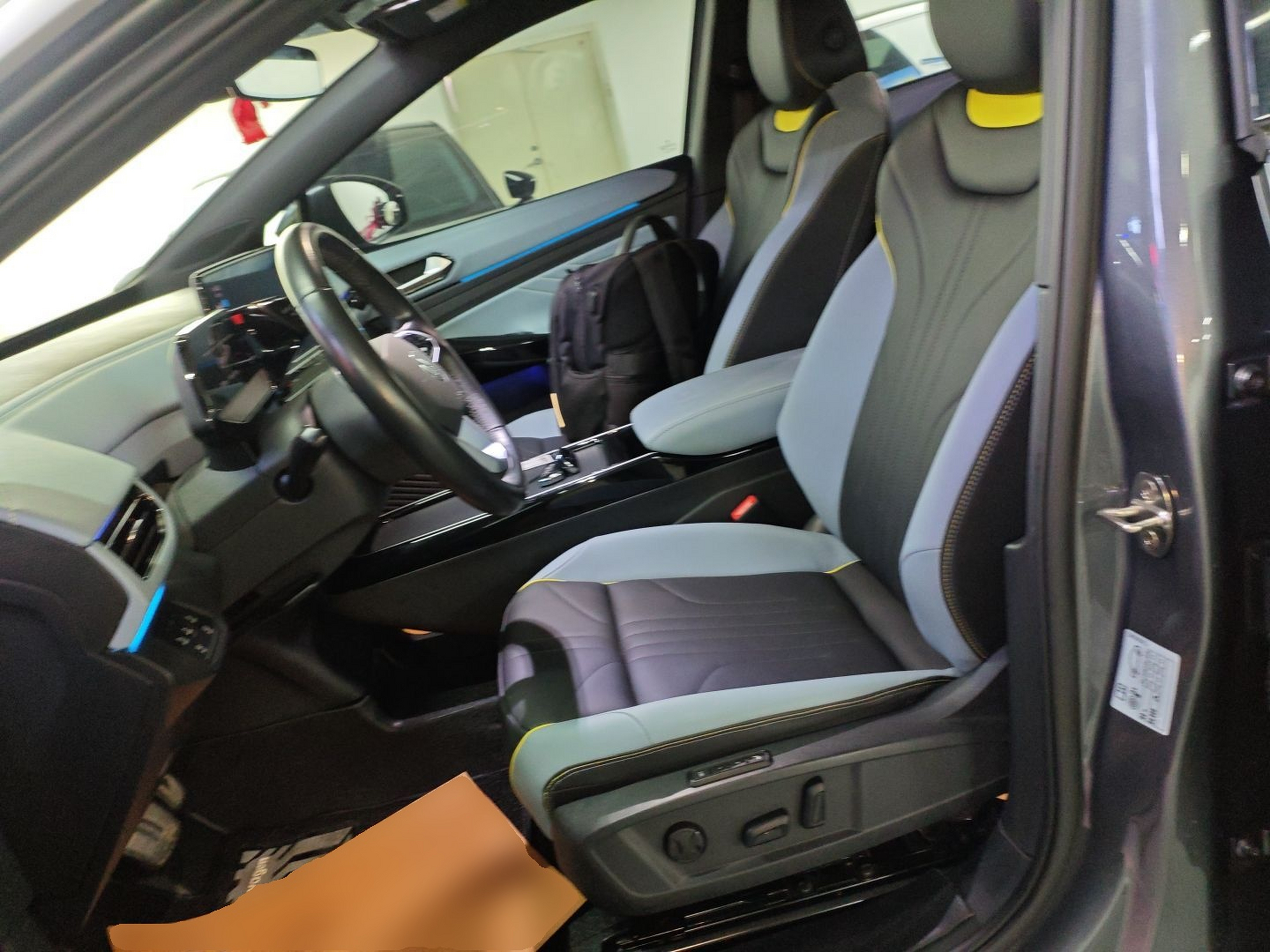 Переднее сиденье в автомобиле