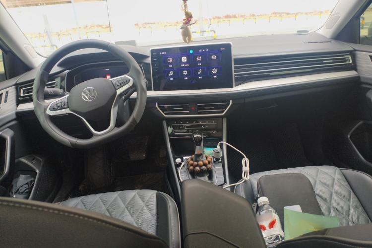 Used Volkswagen Sagitar 2023 280TSI DSG Excellence Edition Center Console