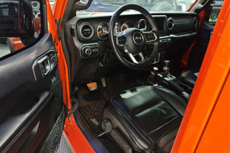 Used Jeep Wrangler 2018 2.0T Sahara Four-Door Edition
