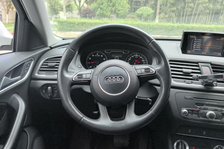 Used Audi Q3 2015 30 TFSI Ambition Edition Steering Wheel