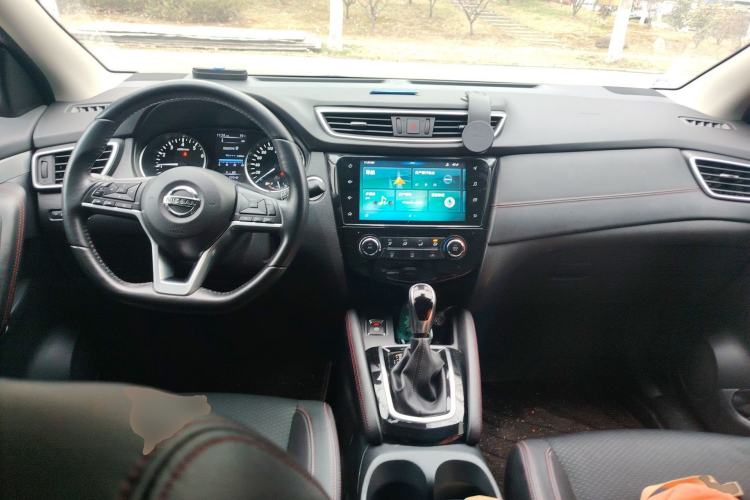 Used Nissan Qashqai 2019 2.0L CVT Luxury Edition Center Console