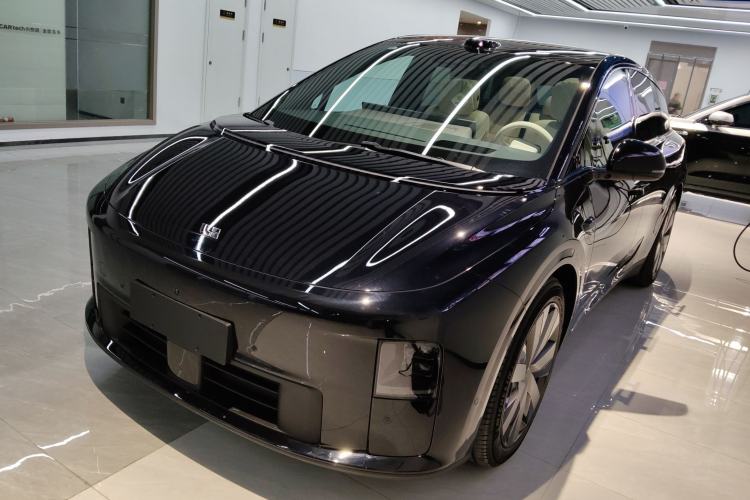 Used Li Auto i6 2025 Model Four-Wheel-Drive Standard Type
