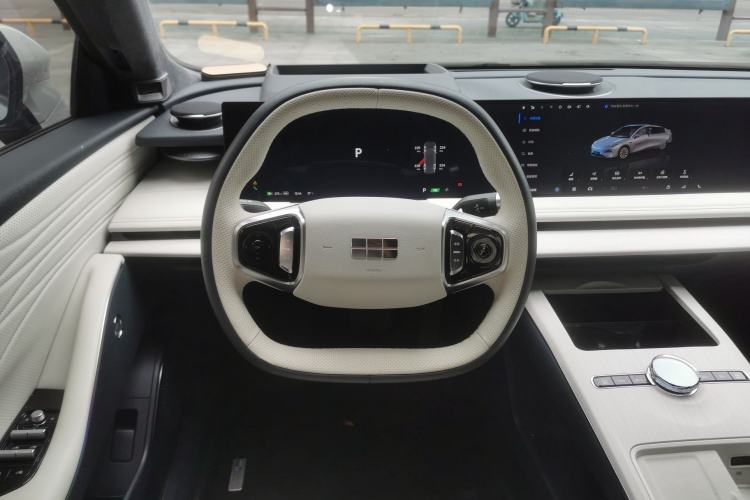 Used Geely Galaxy E8 2024 665 km Range Rear-Drive Starship Long-Range Version