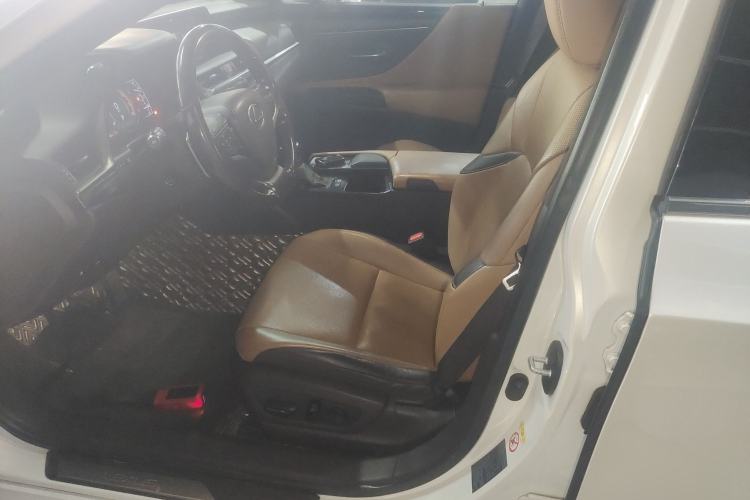 Used Lexus ES 2020 300h Premier Edition