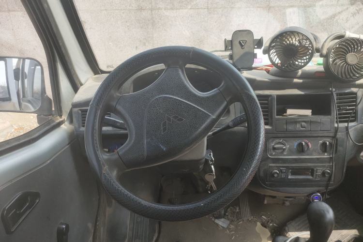 Used Wuling Zhiguang Small Truck 2016 1.2L Double-Cab LSI Steering Wheel