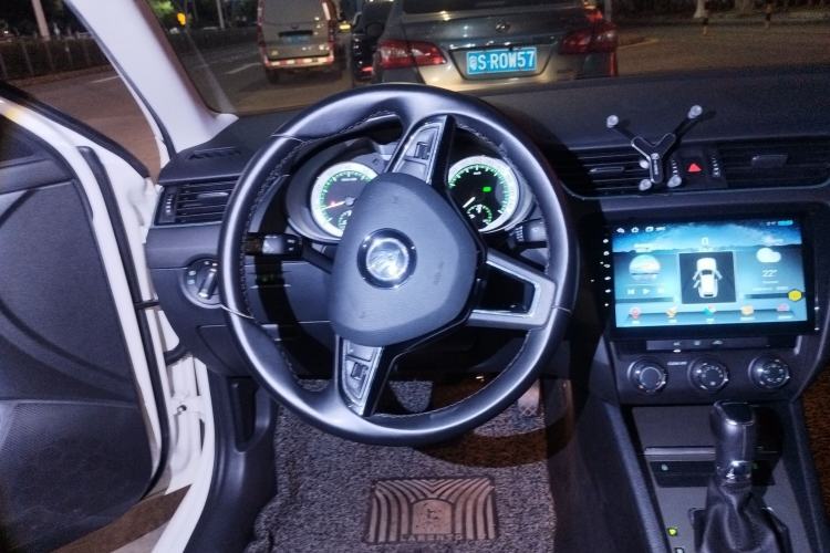 Used Skoda Octavia 2018 1.6L Automatic Luxury Edition Steering Wheel